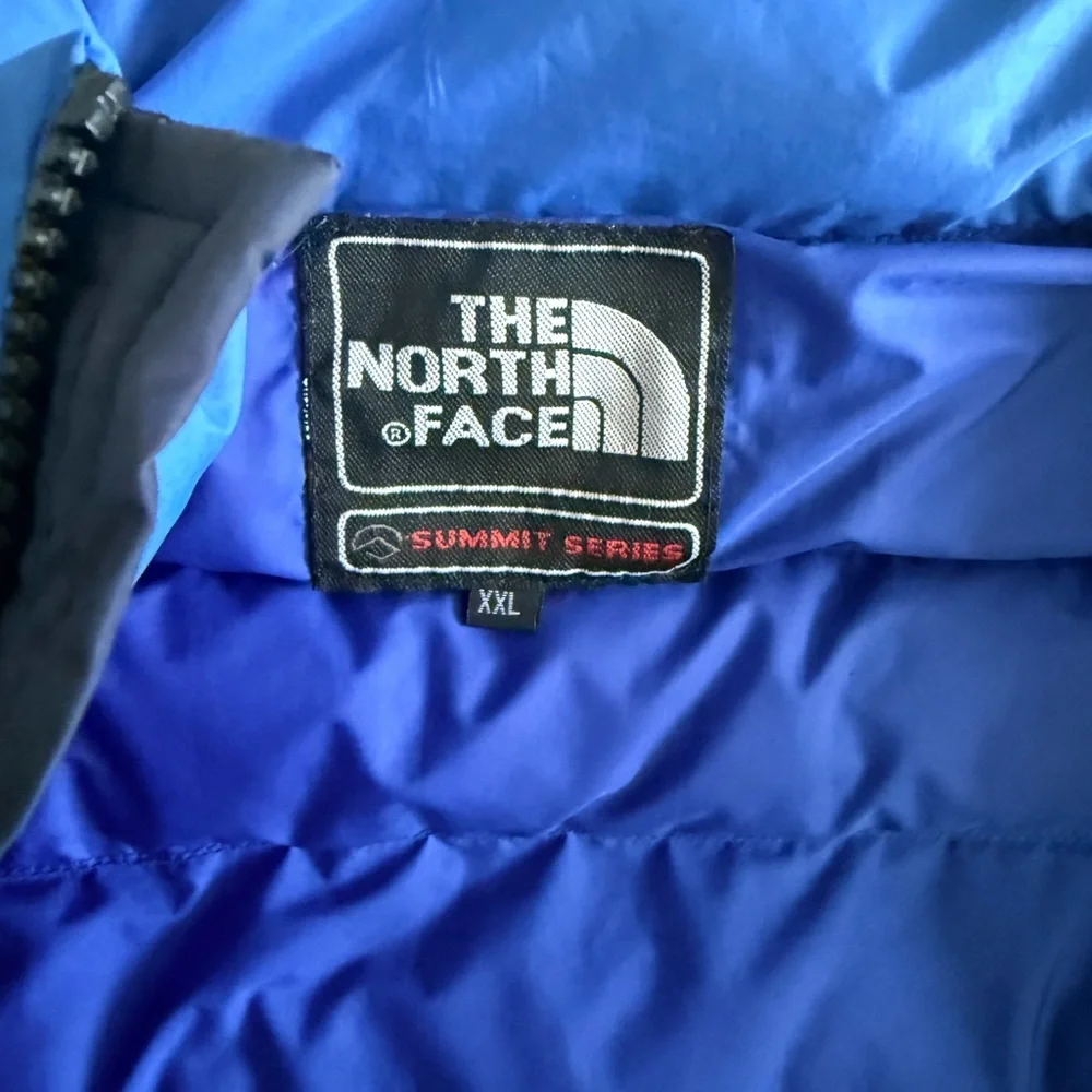 The North Face Men's Two-Tone Blue Puffer Jacket - Picture 6 of 6